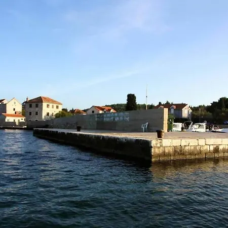 Heritage Stone House By The Sea בית נופש