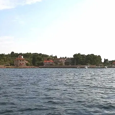 بيت للعطل Heritage Stone House By The Sea برفيك سيبورين