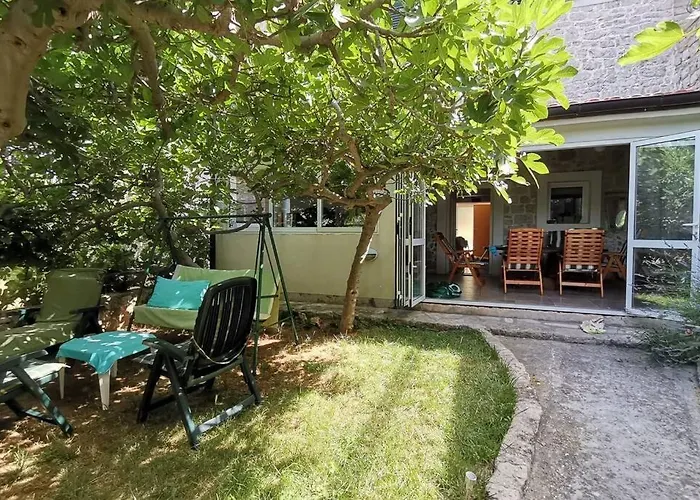 Holiday home Heritage Stone House By The Sea Prvic Sepurine