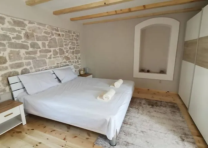 בית נופש Heritage Stone House By The Sea *