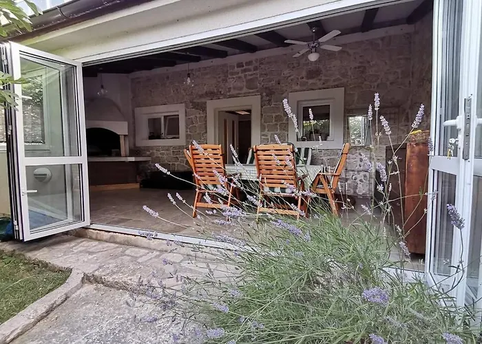 Heritage Stone House By The Sea *