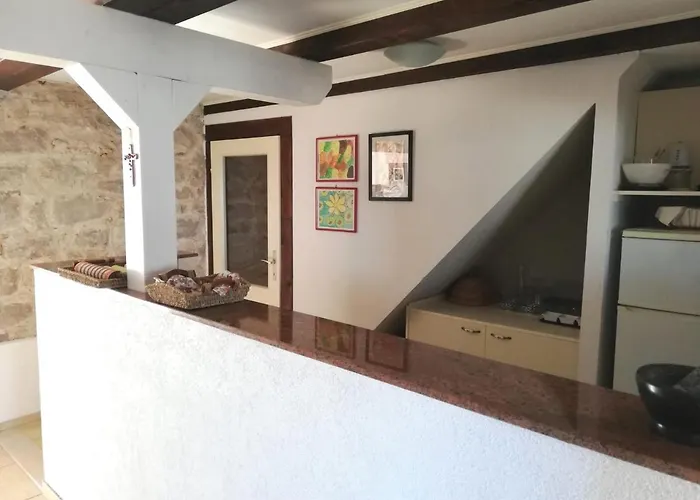 Heritage Stone House By The Sea פרוויץ' שפורינה